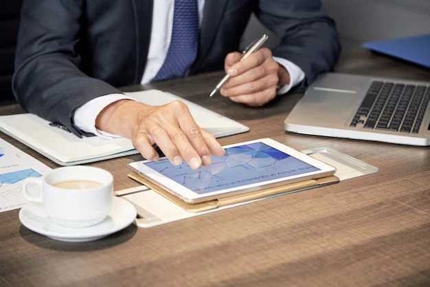 Actor using financial tools for tax planning